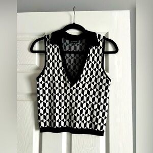 Dynamite Black and White Patterned Knit Vest